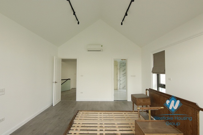 A gorgeous villa in Vinhome Riverside Long Bien for rent